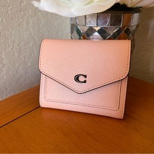 NWOT Coach Wyn Small Wallet
